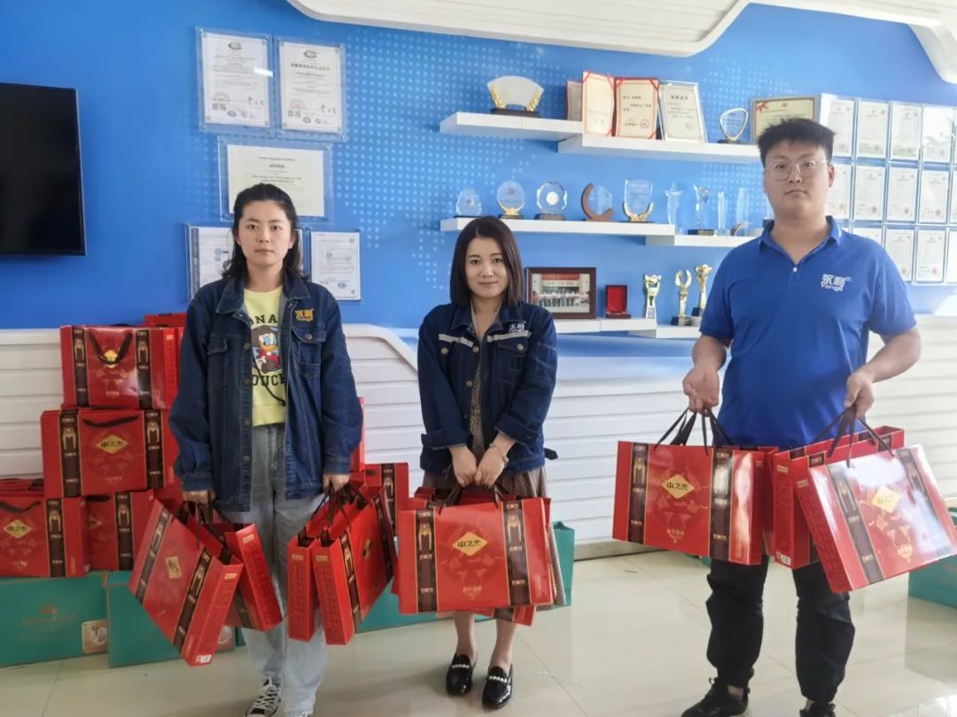 【永利福利】月未圓，福先至— 永利為全體員工發(fā)放雙節(jié)福利